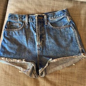 DENIM FORUM / ARITZIA/ The Farrah cheeky short/ Size 27